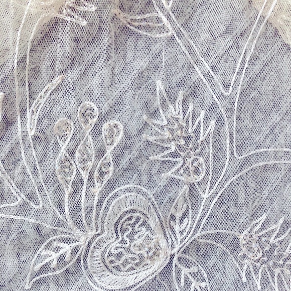 Cream/Nude Vintage Botanical Embroidered Beaded Sheer Overlay Top - Picture 4 of 6